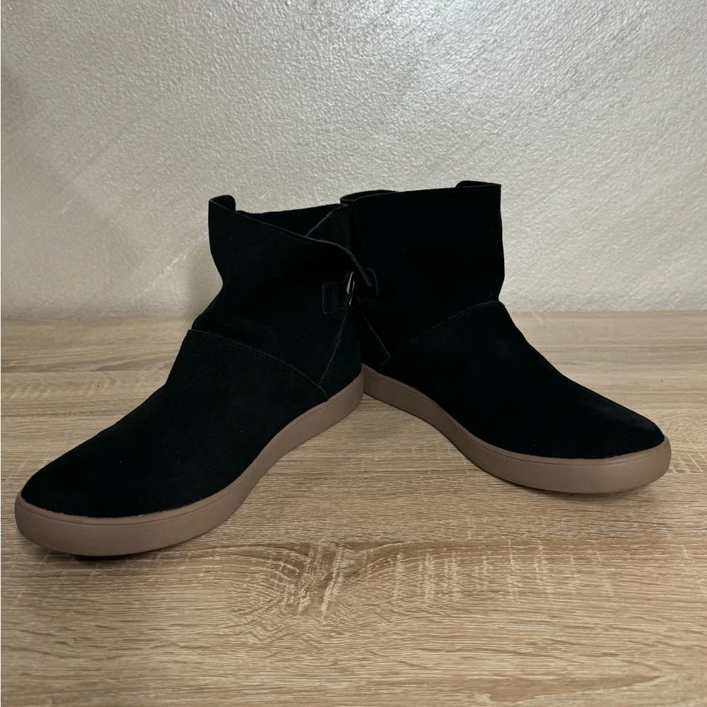 Koolaburra by UGG Skyller Suede Tassel Black Suede Women 11 Flat Ankle Boots
